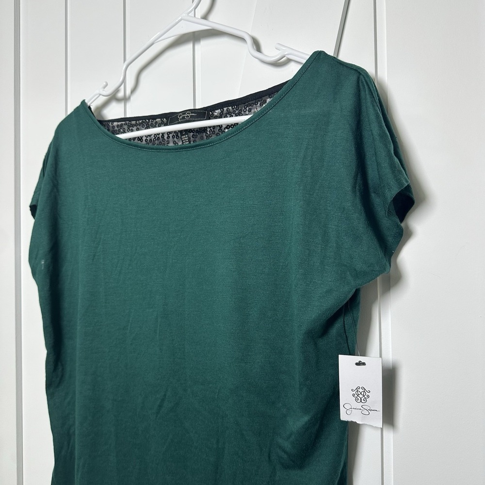 Jessica Simpson Women's Green Top Short Sleeve Sequins Back Size Small NWT - Picture 2 of 9